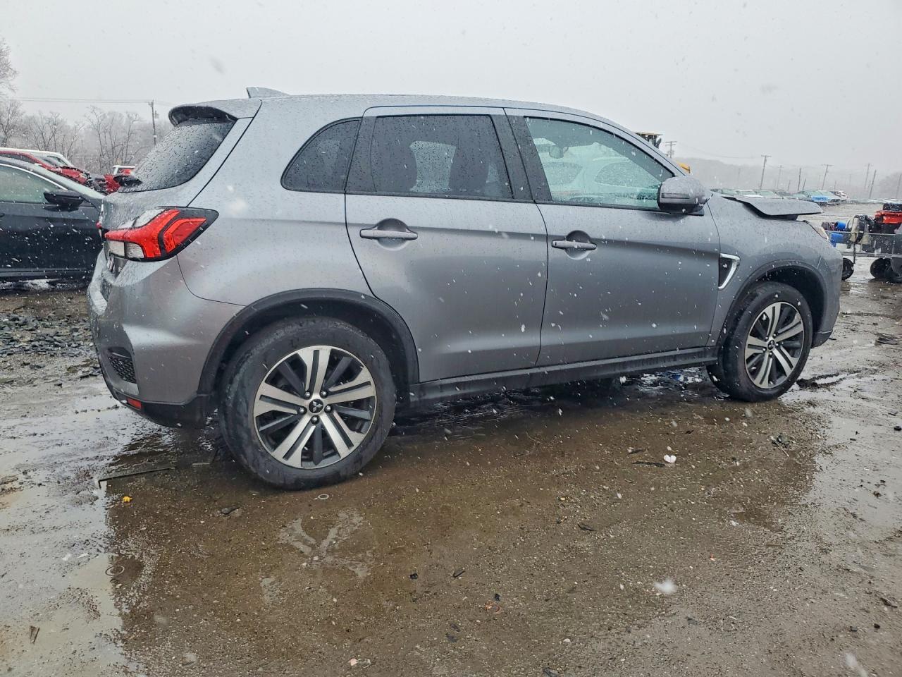 2022 Mitsubishi Outlander Sport Es - Фото 3