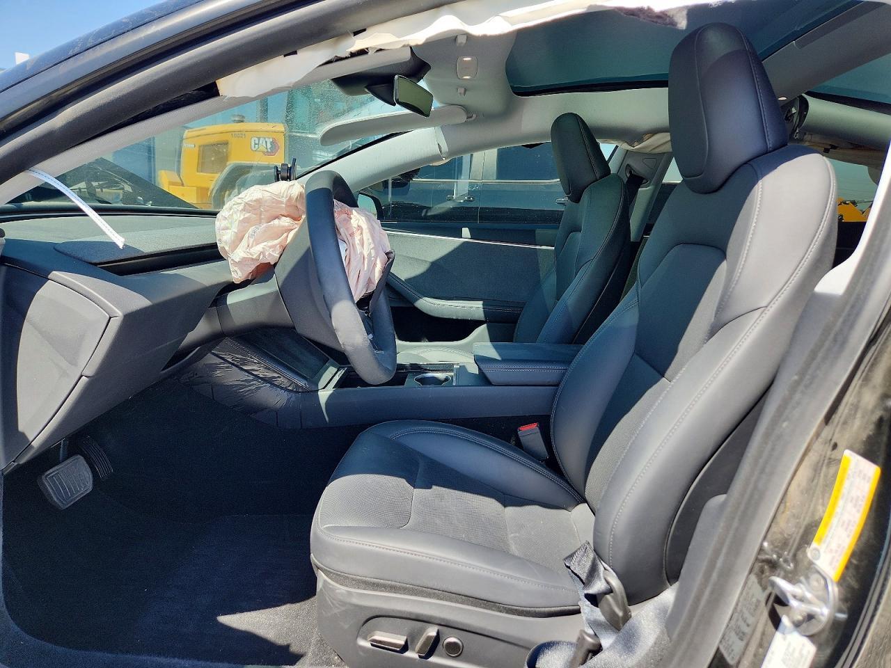 2025 Tesla Model 3 - Image 7
