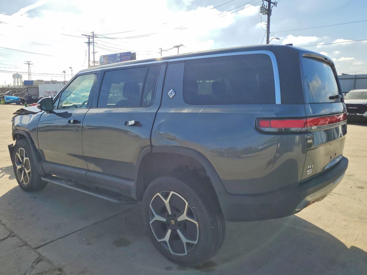 2024 Rivian R1S Adventure - Фото 2