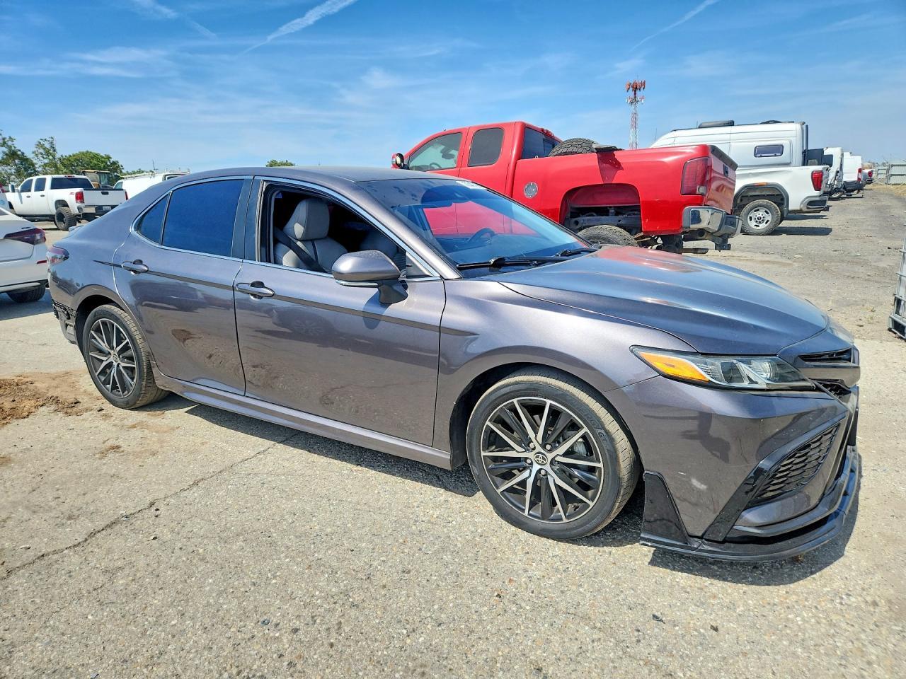 2022 Toyota Camry Se - Фото 4
