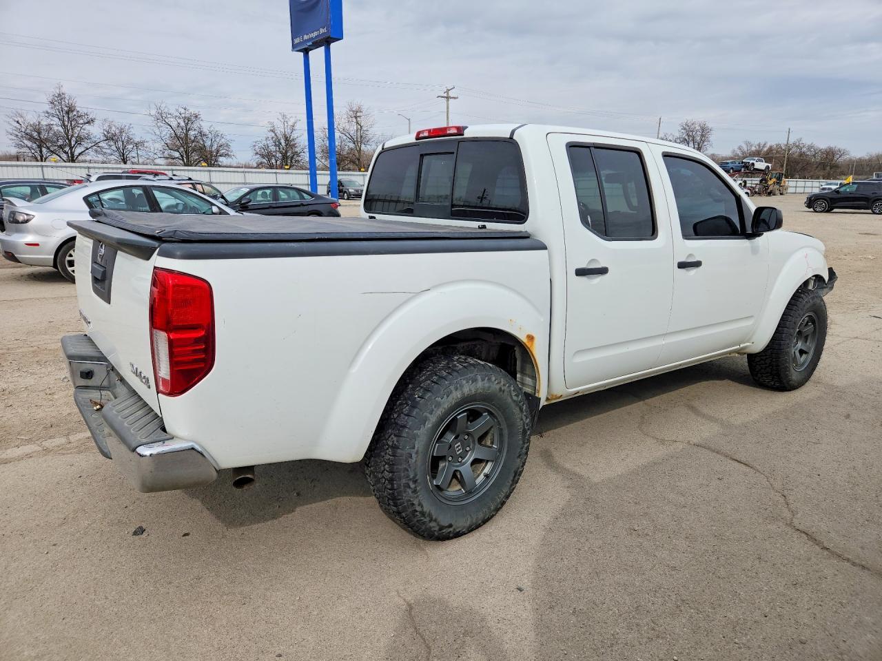 2015 Nissan Frontier Sv - Image 3