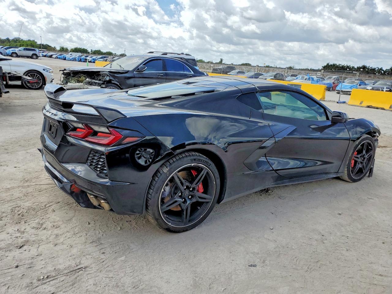 2023 Chevrolet Corvette Stingray 2Lt - Фото 3