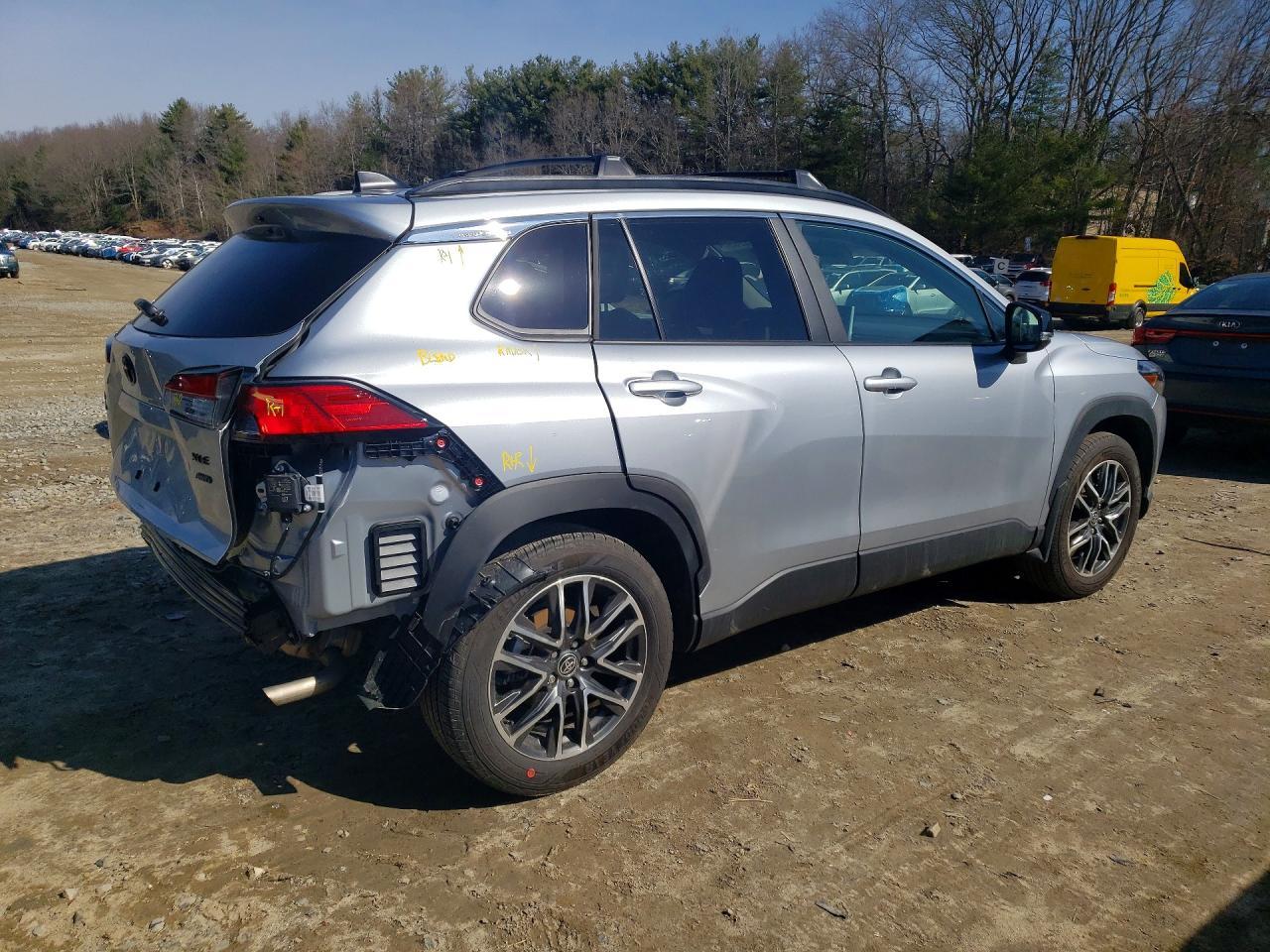 2026 Toyota Corolla Cross Xle - Image 3