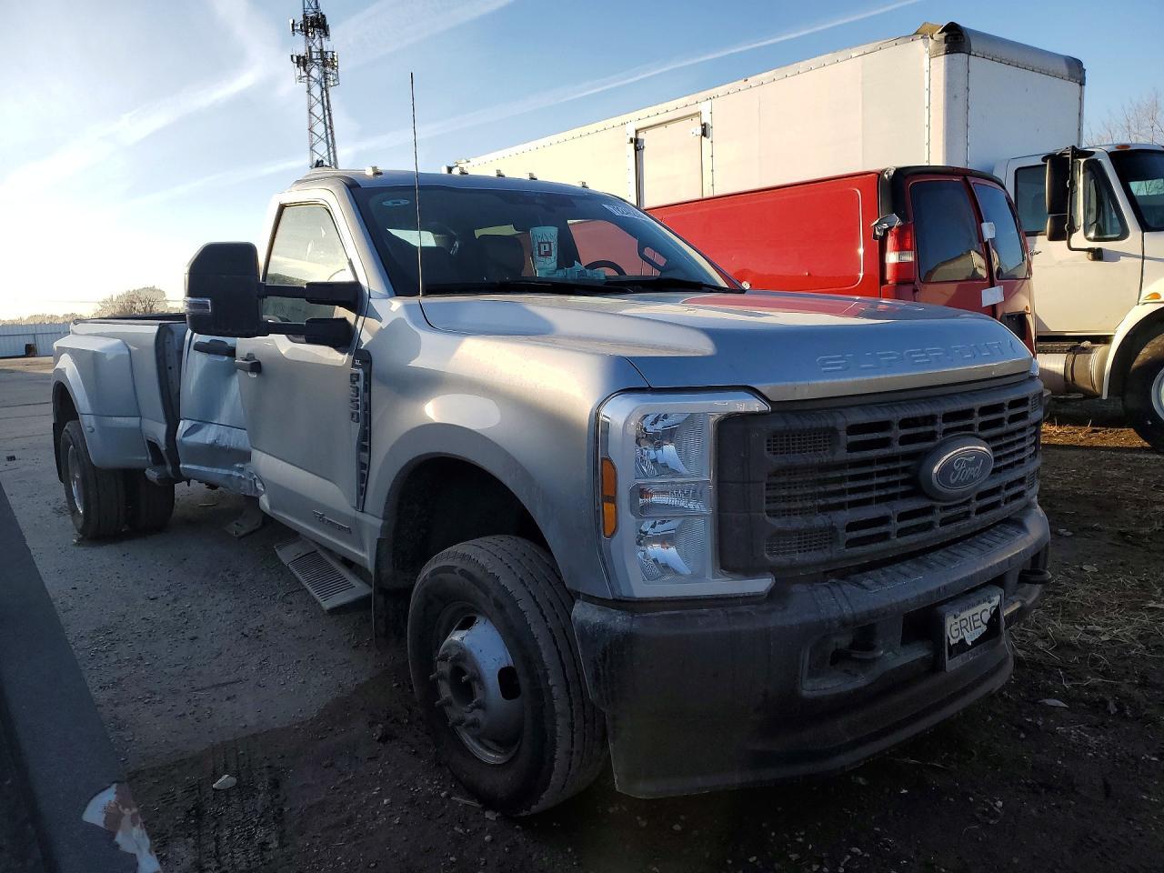2024 Ford F350 Super Duty - Image 4
