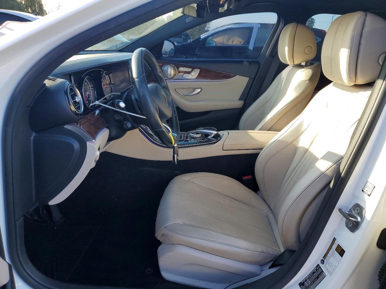 2017 Mercedes-Benz E 300 - Фото 7