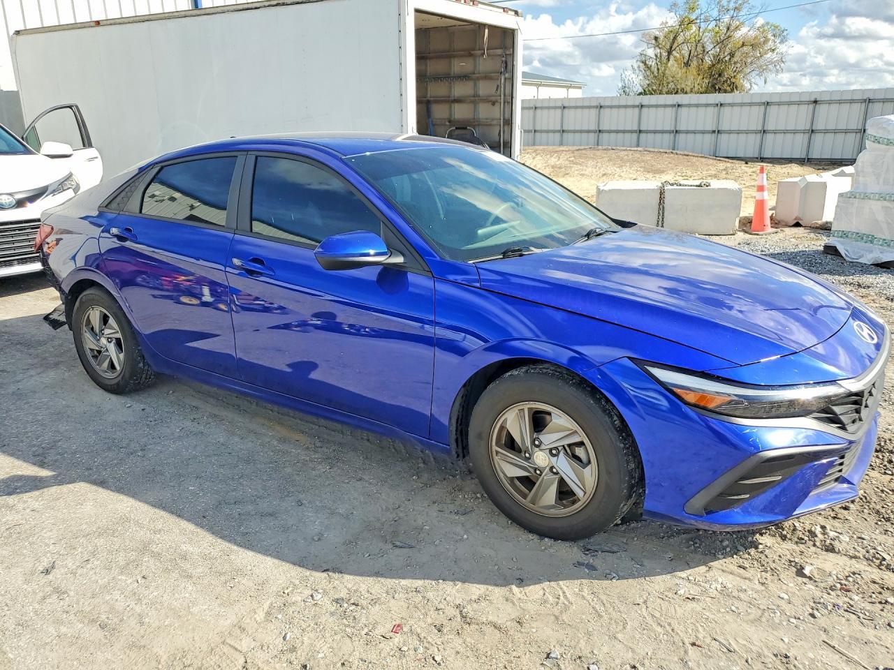 2024 Hyundai Elantra Se - Фото 4