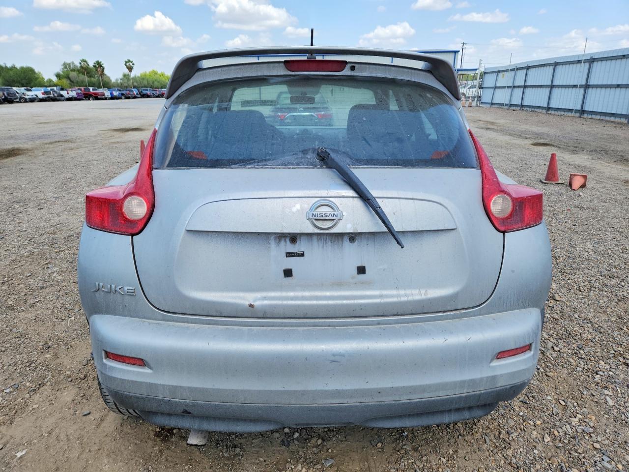 2011 Nissan Juke S - Фото 6