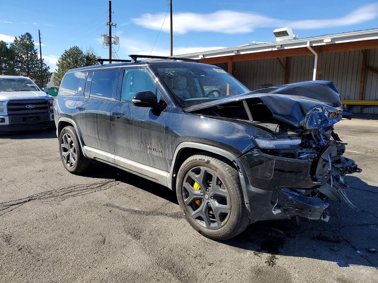2025 Rivian R1S Premium - Фото 4