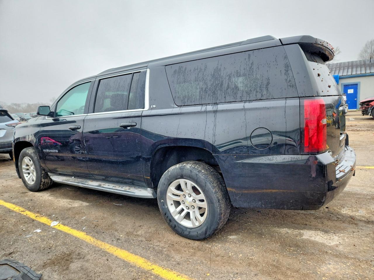 2015 Chevrolet Suburban C1500 Ls - Фото 2