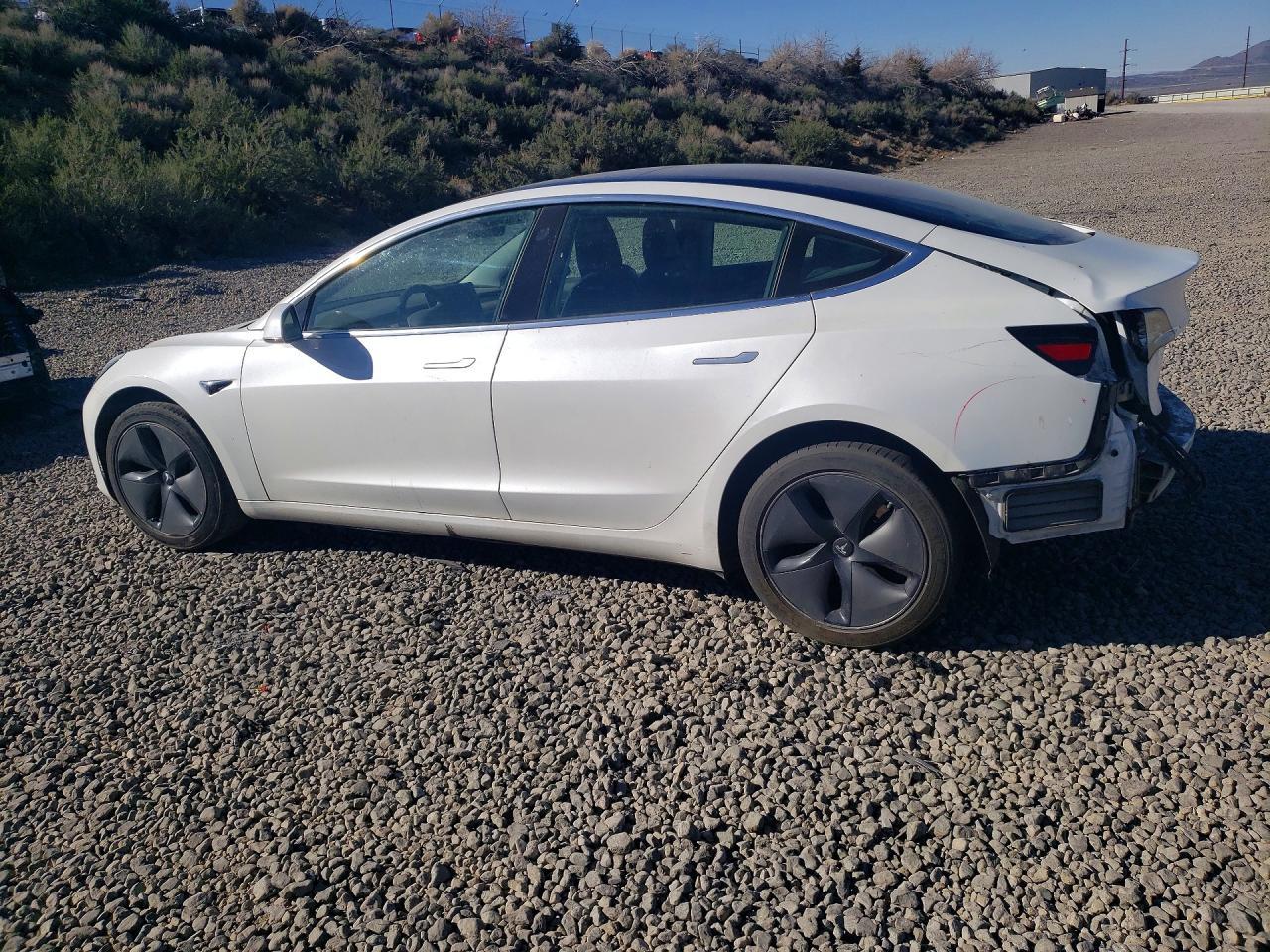 2020 Tesla Model 3 - Фото 2