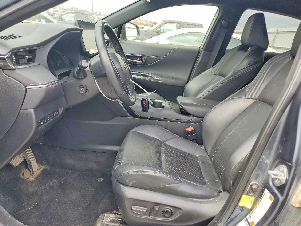 2022 Toyota Venza Limited - Image 7