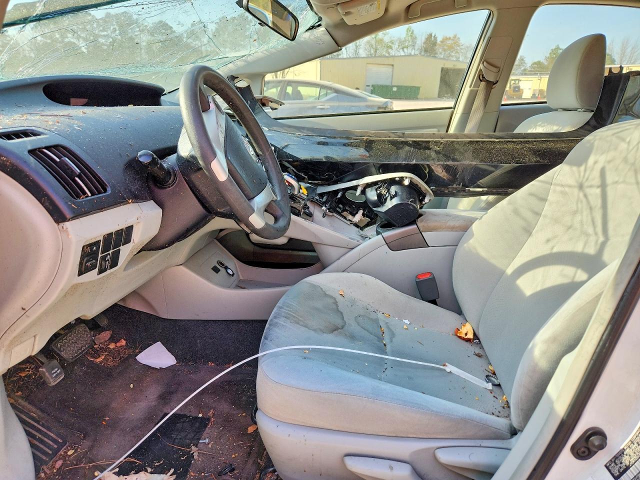 2015 Toyota Prius Two - Image 7