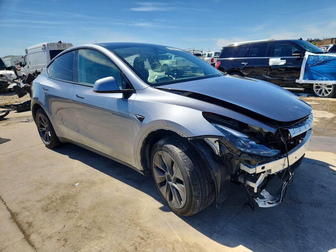 2025 Tesla Model Y - Фото 4