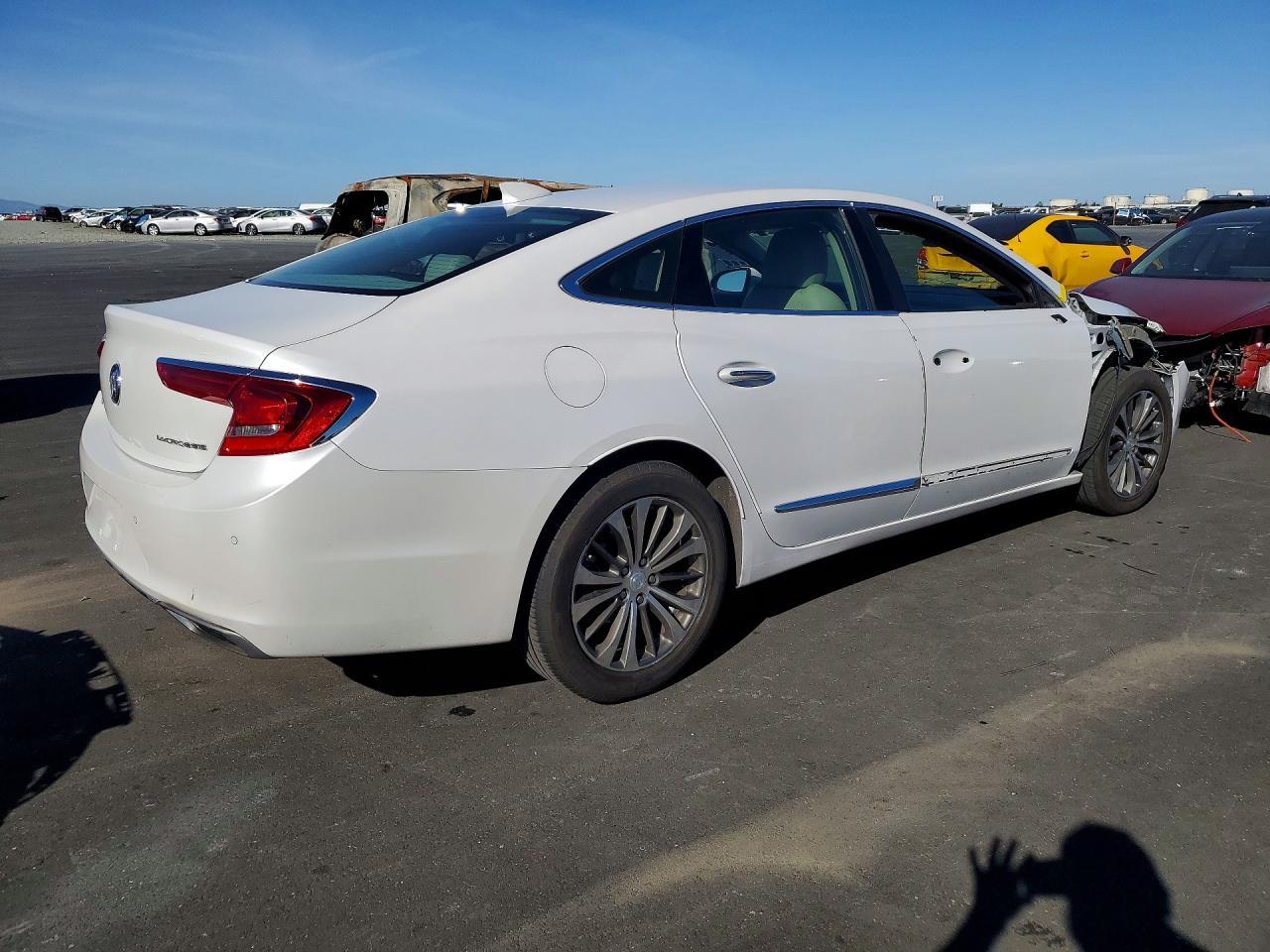 2017 Buick Lacrosse Preferred - Фото 3