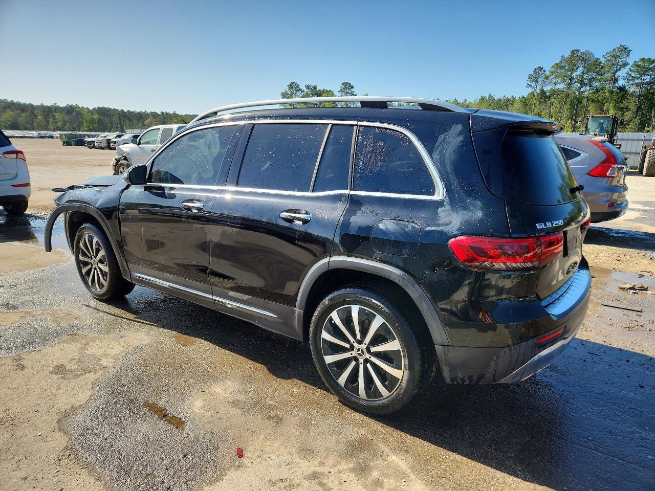 2022 Mercedes-Benz Glb 250 - Image 2