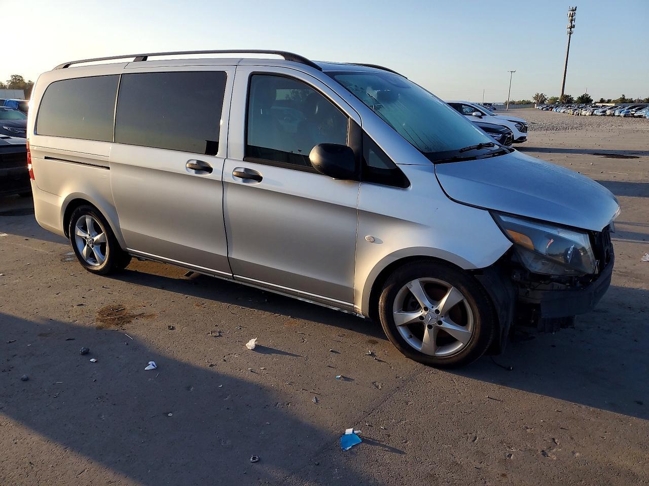 2016 Mercedes-Benz Metris - Фото 4