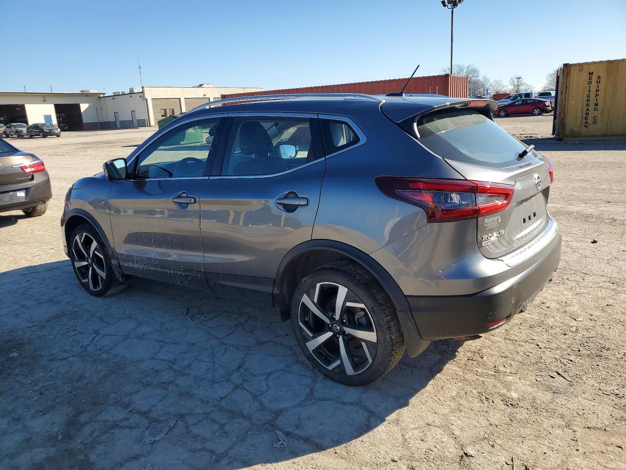 2022 Nissan Rogue Sport Sl - Image 2