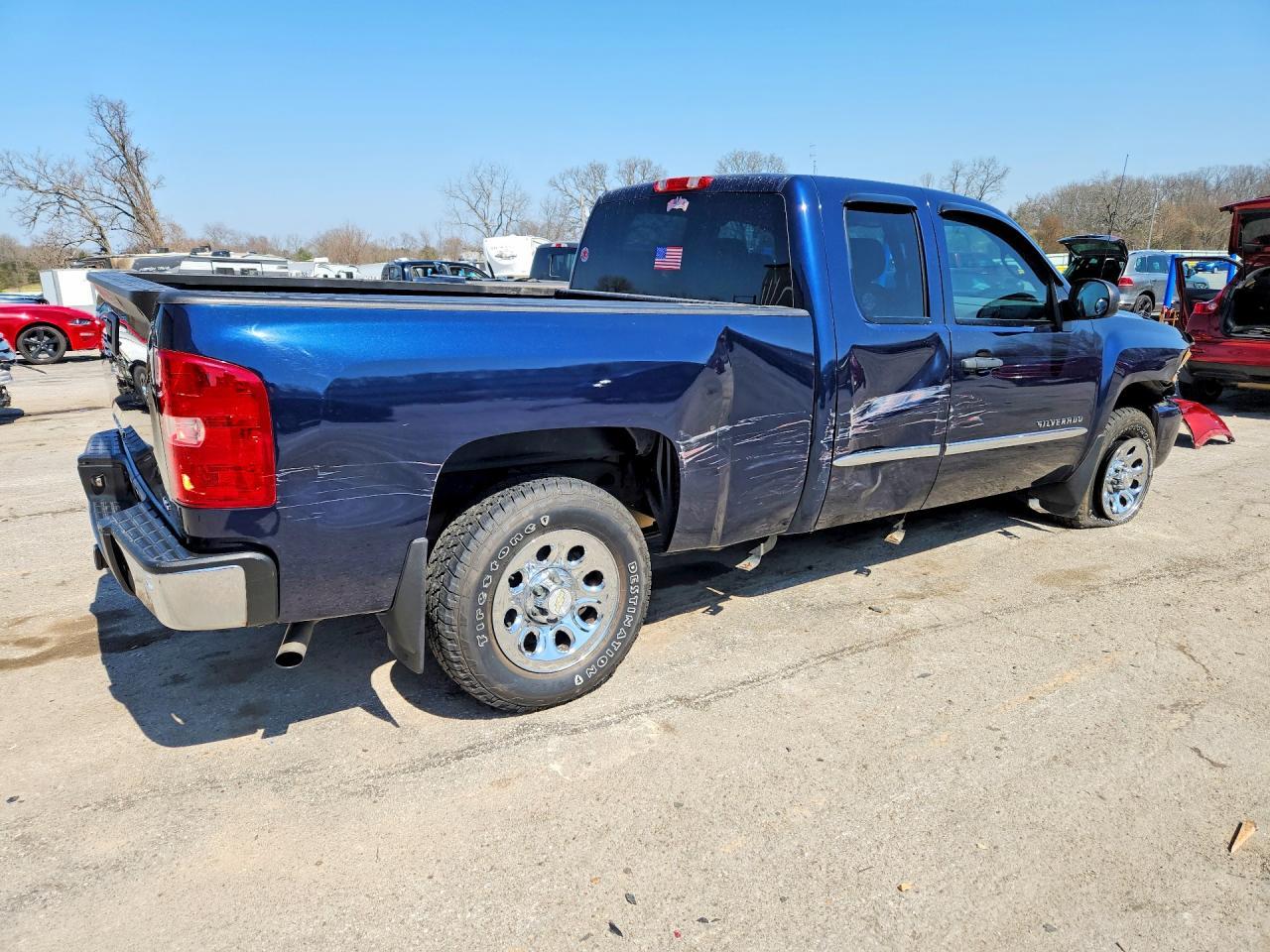 2011 Chevrolet Silverado C1500 - Image 3
