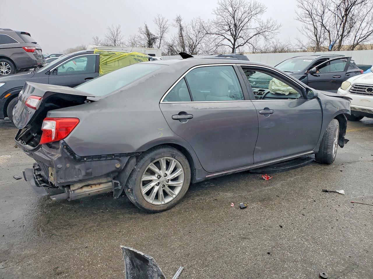 2014 Toyota Camry Le - Image 3