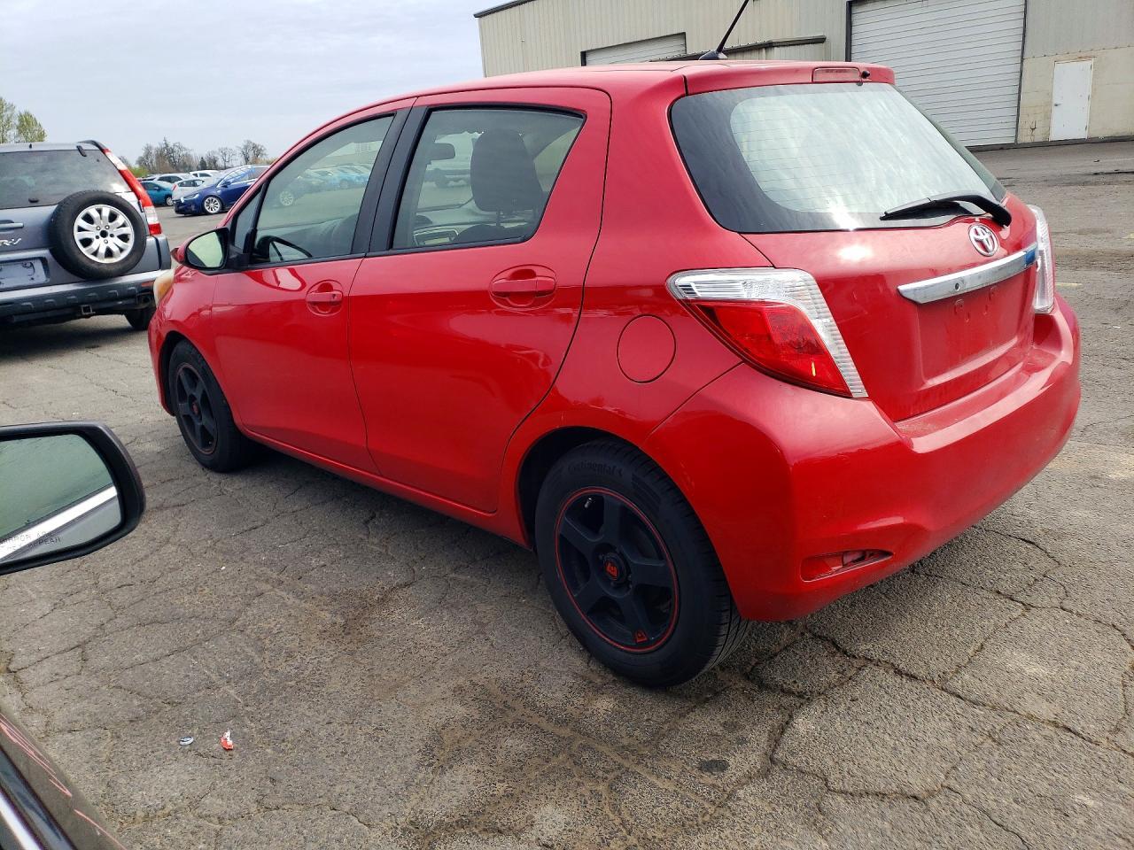 2012 Toyota Yaris 5-Door L - Фото 2