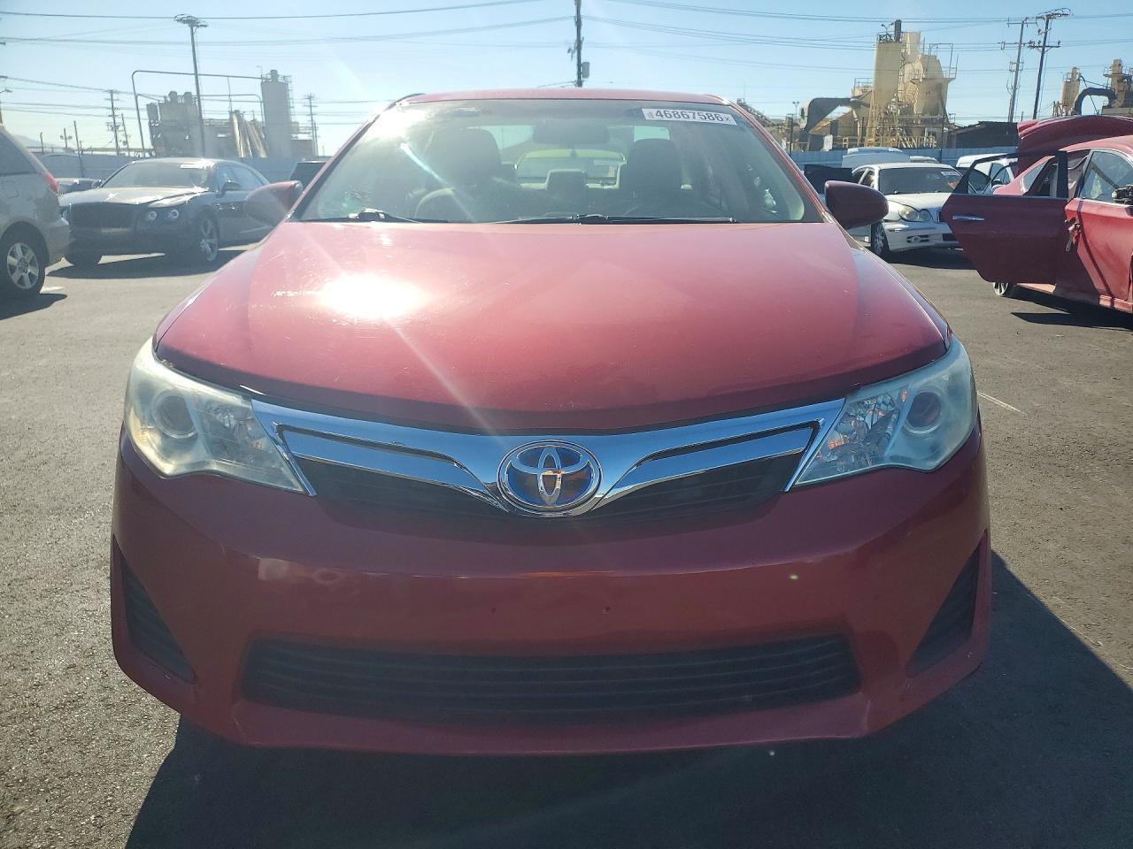 2014 Toyota Camry Hybrid Le - Image 5