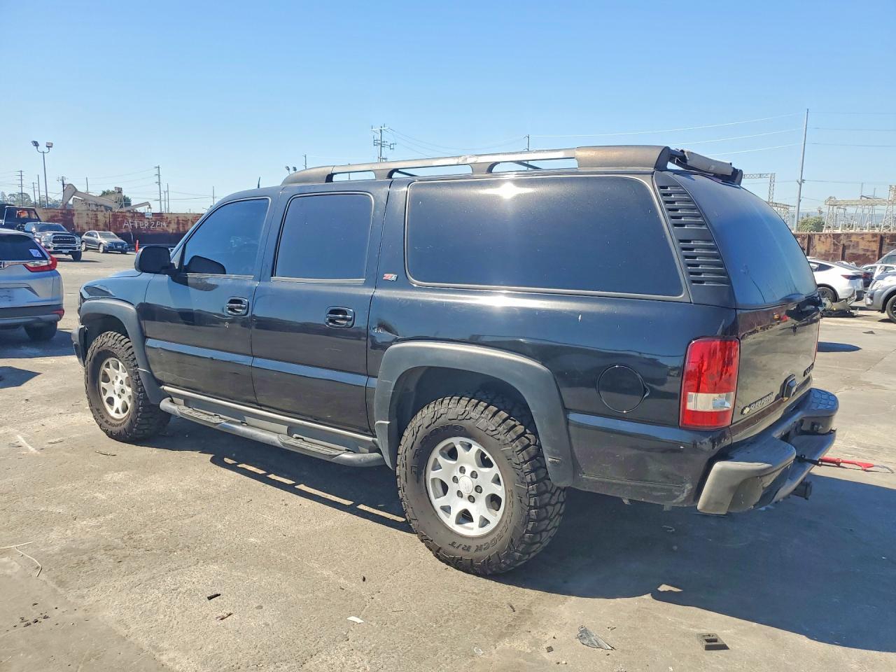 2005 Chevrolet Suburban K1500 - Image 2