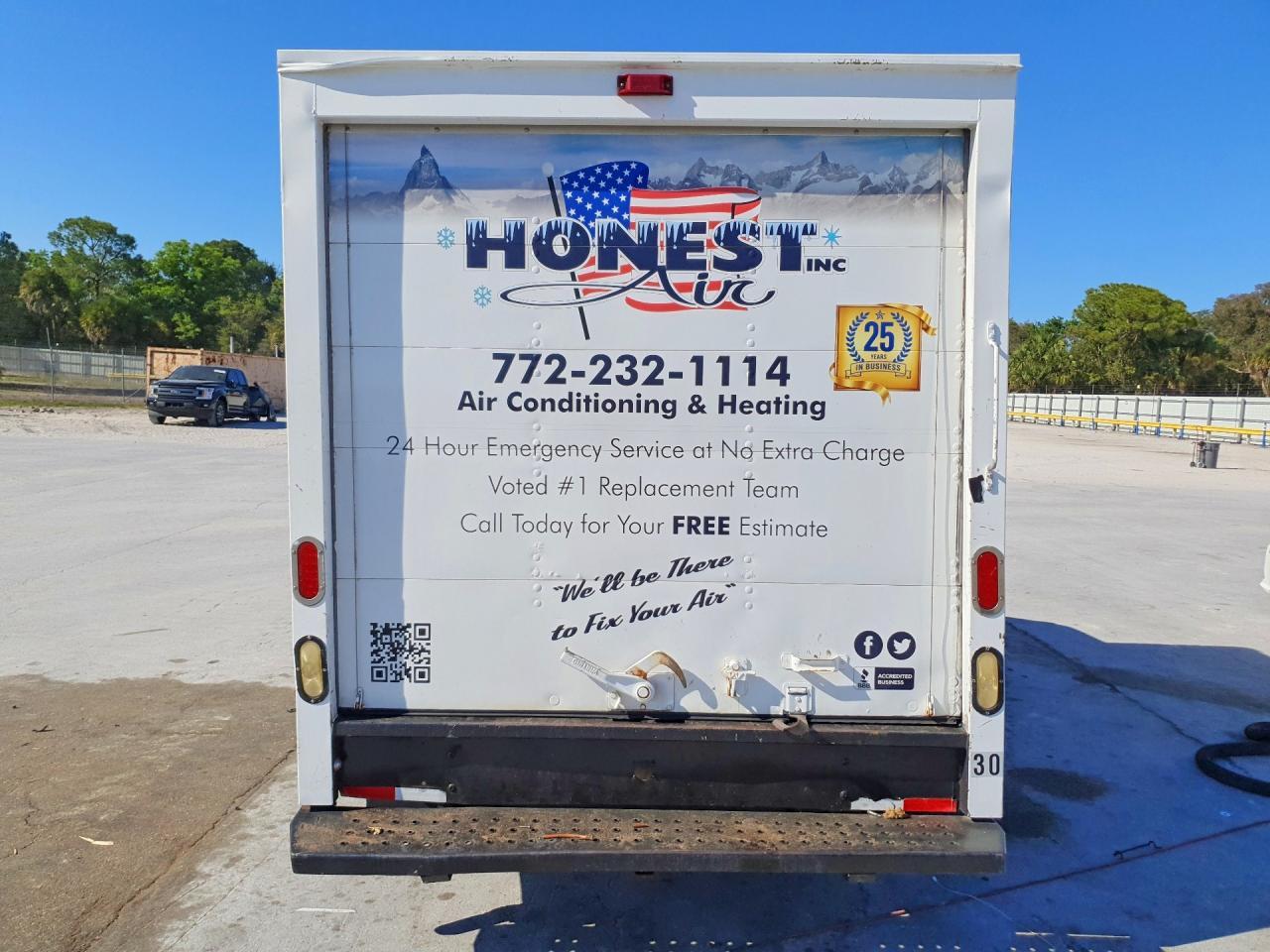 2005 GMC Savana Box Truck - Фото 6