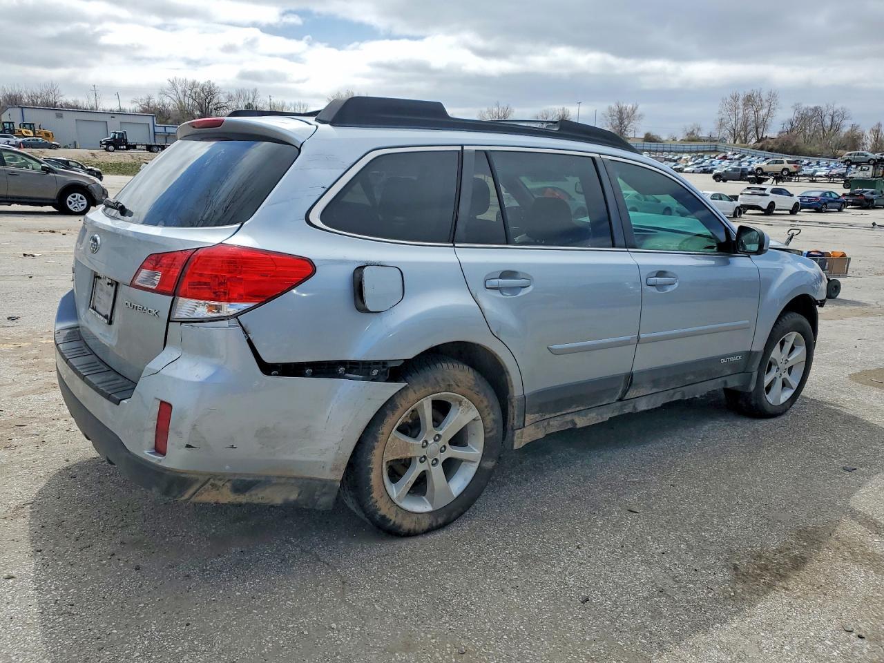 2013 Subaru Outback 2.5I Premium - Image 3