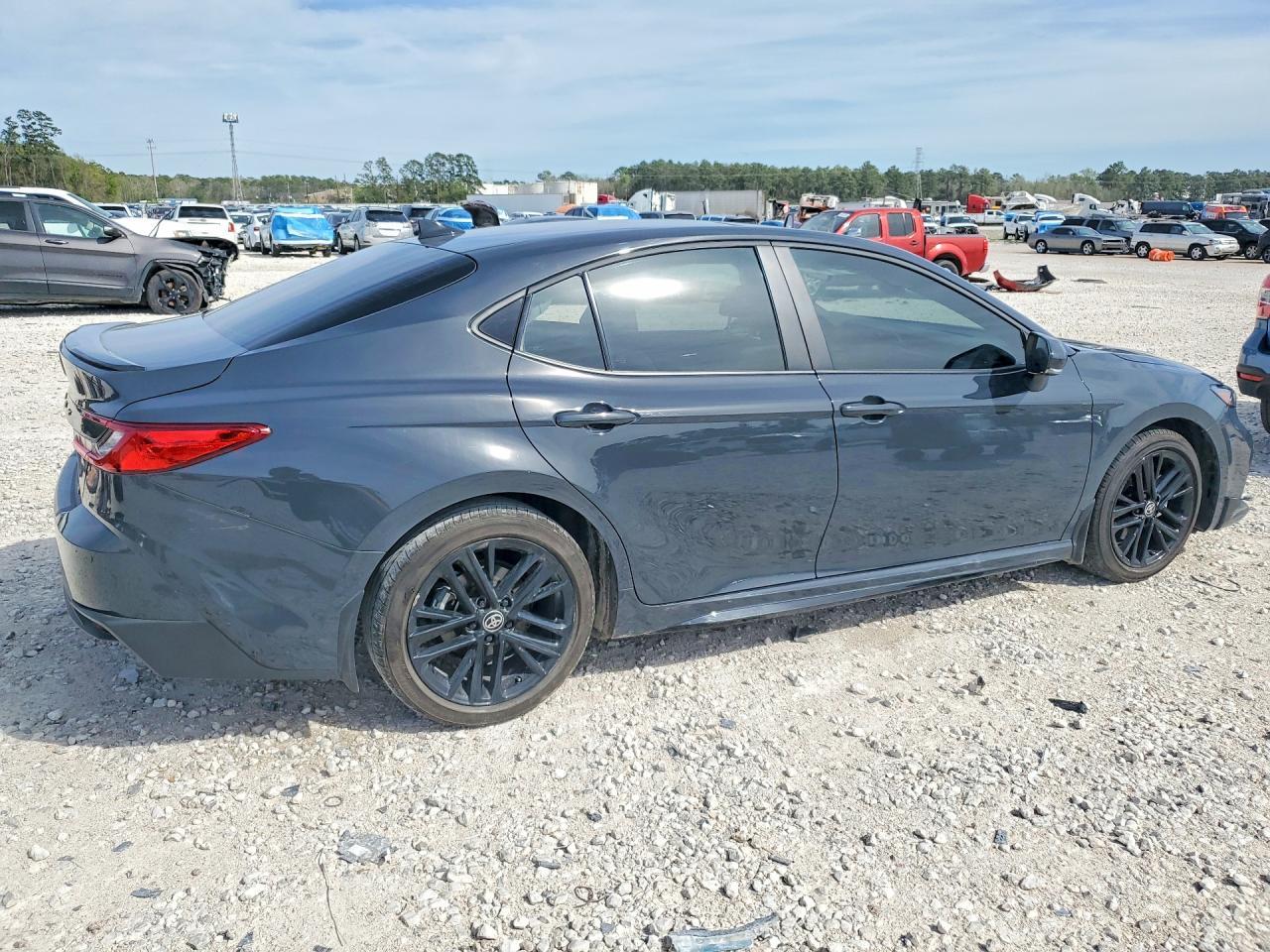 2025 Toyota Camry Se - Фото 3