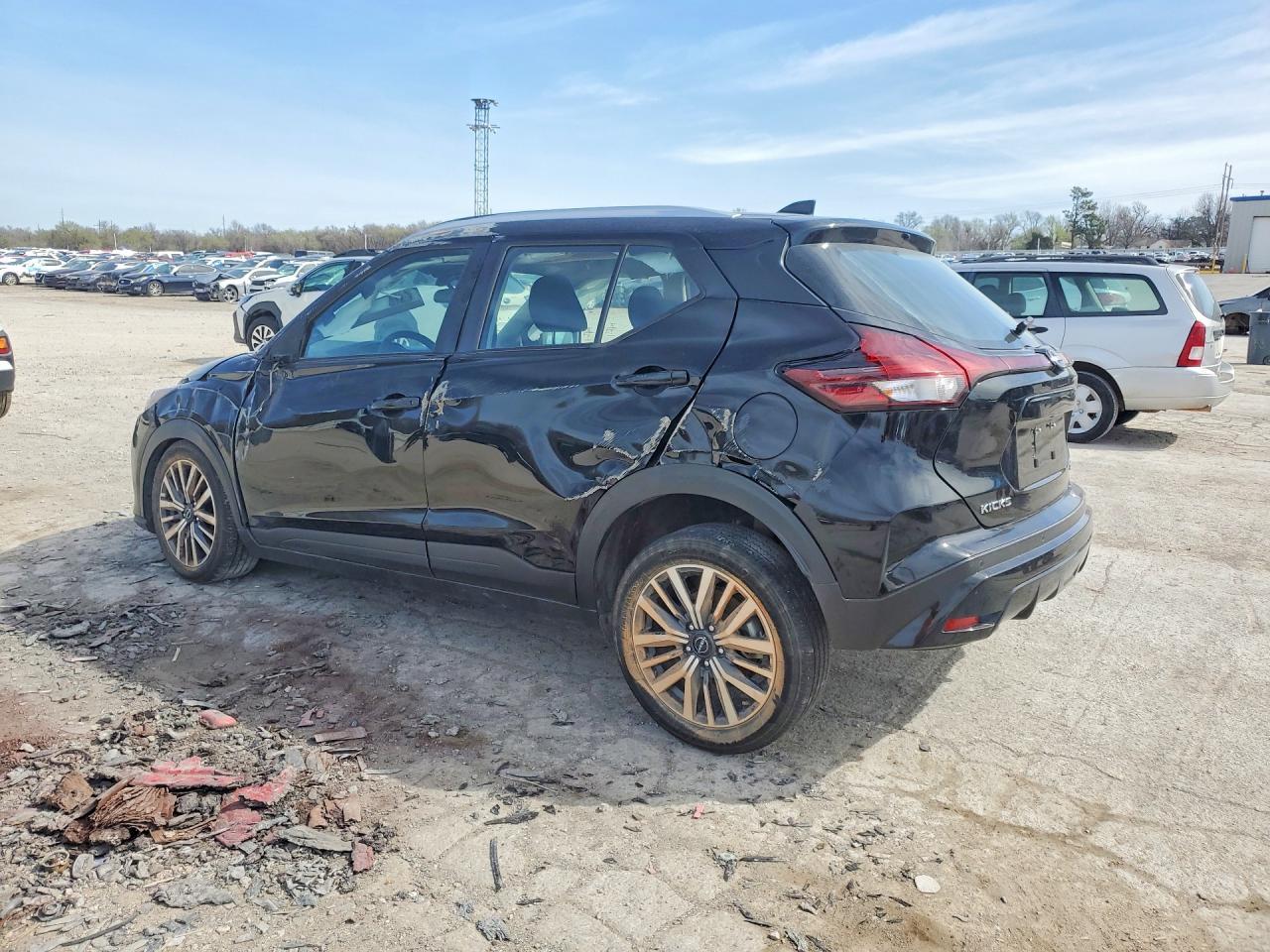 2024 Nissan Kicks Sv - Image 2