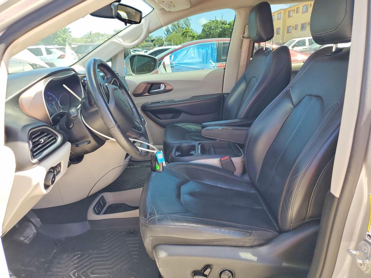 2018 Chrysler Pacifica Touring L - Image 7