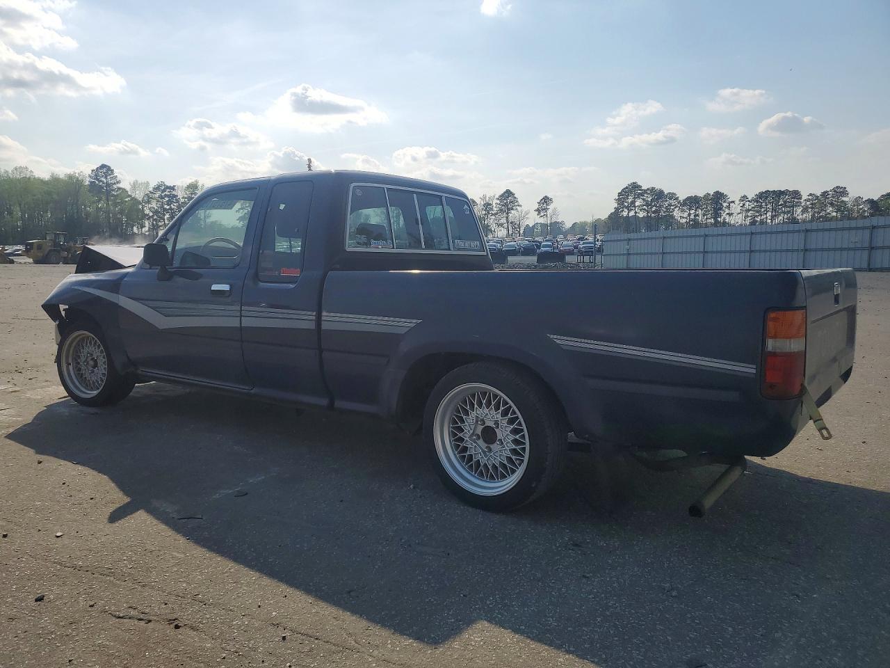 1990 Toyota Pickup Deluxe - Image 2