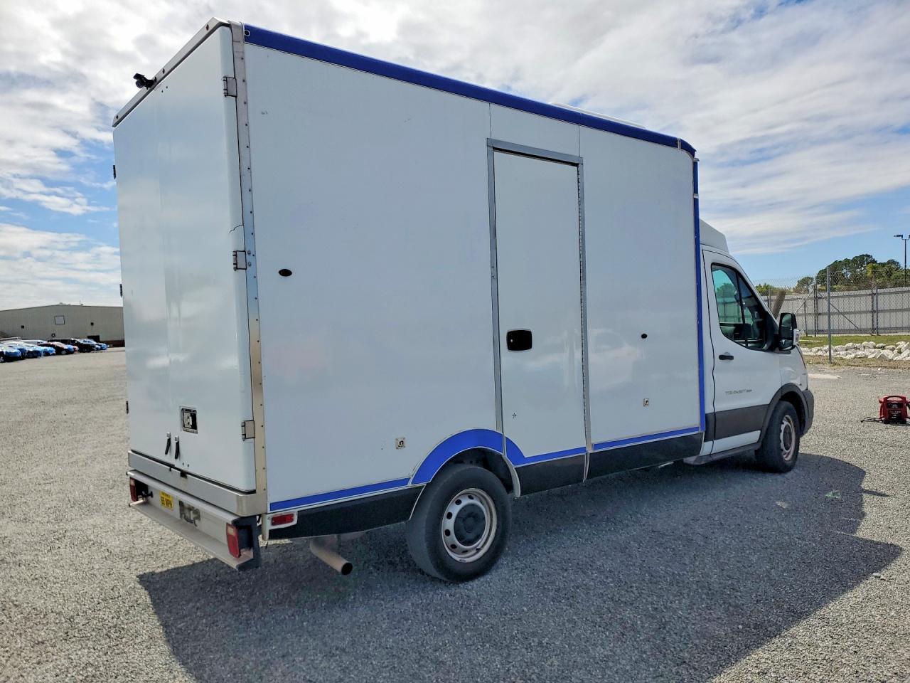 2020 Ford Transit Refrigerated Box Truck - Фото 3