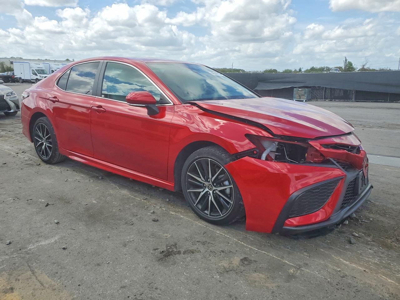 2023 Toyota Camry Se - Image 4