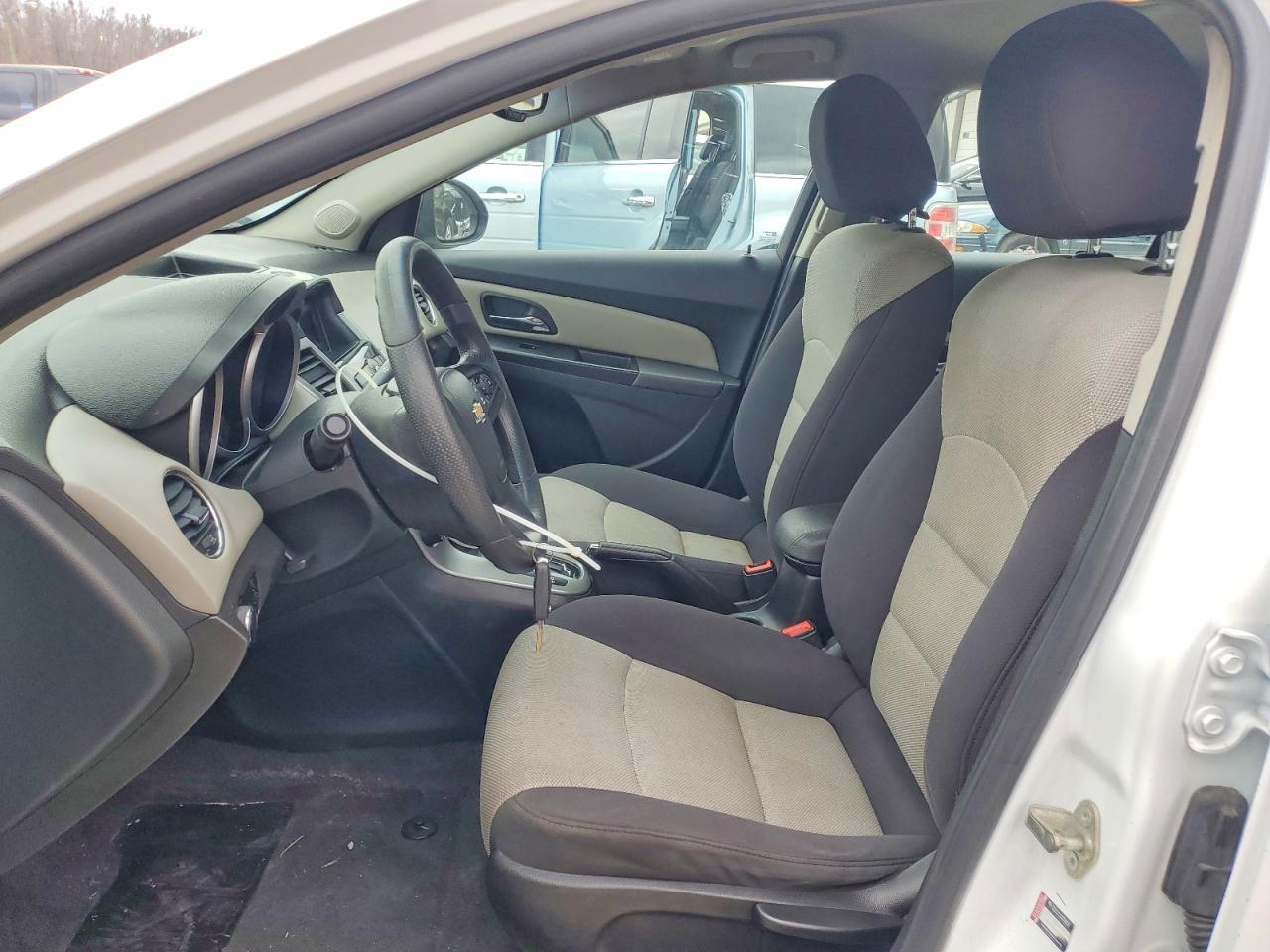 2013 Chevrolet Cruze Ls - Image 7