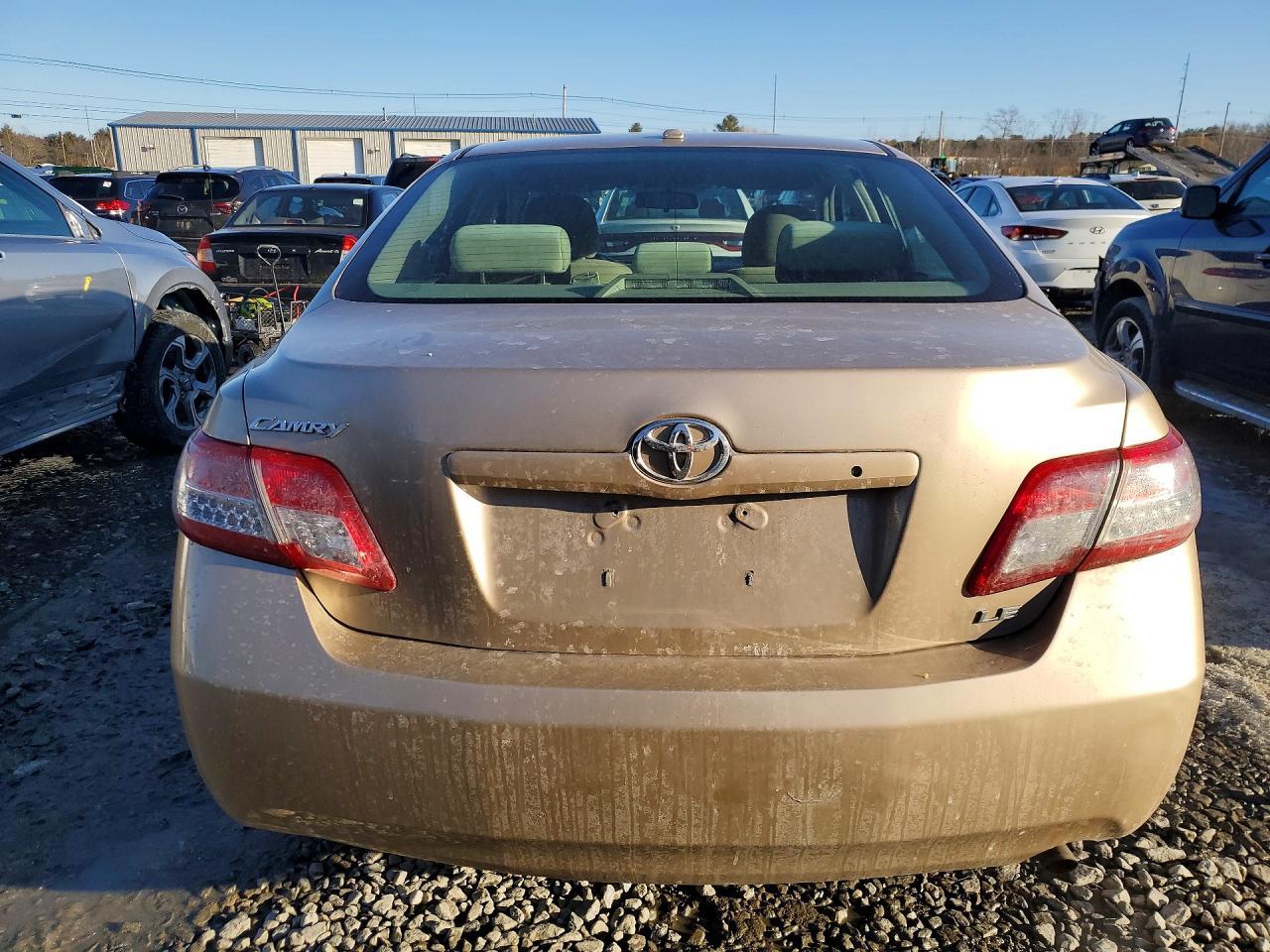 2011 Toyota Camry Le - Image 6