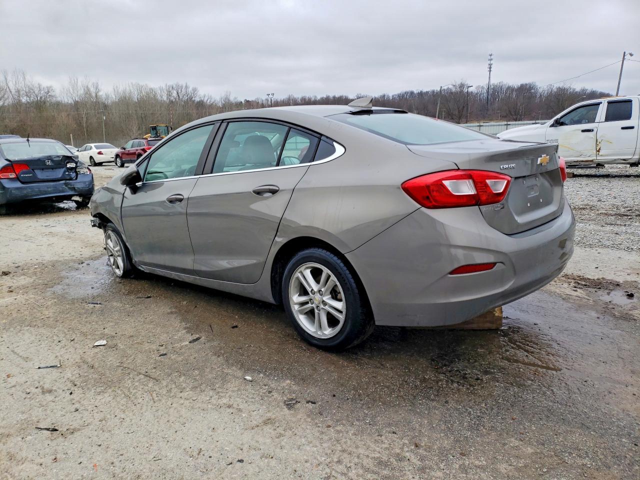 2017 Chevrolet Cruze Lt - Фото 2