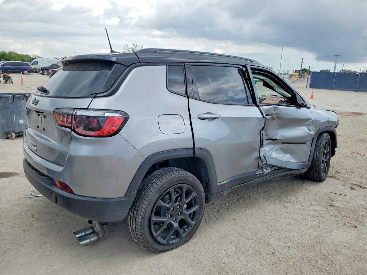 2022 Jeep Compass Latitude - Фото 3