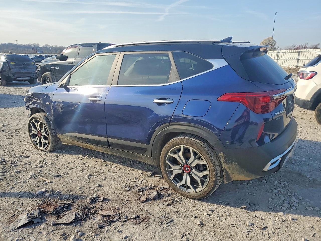 2023 Kia Seltos Sx - Фото 2