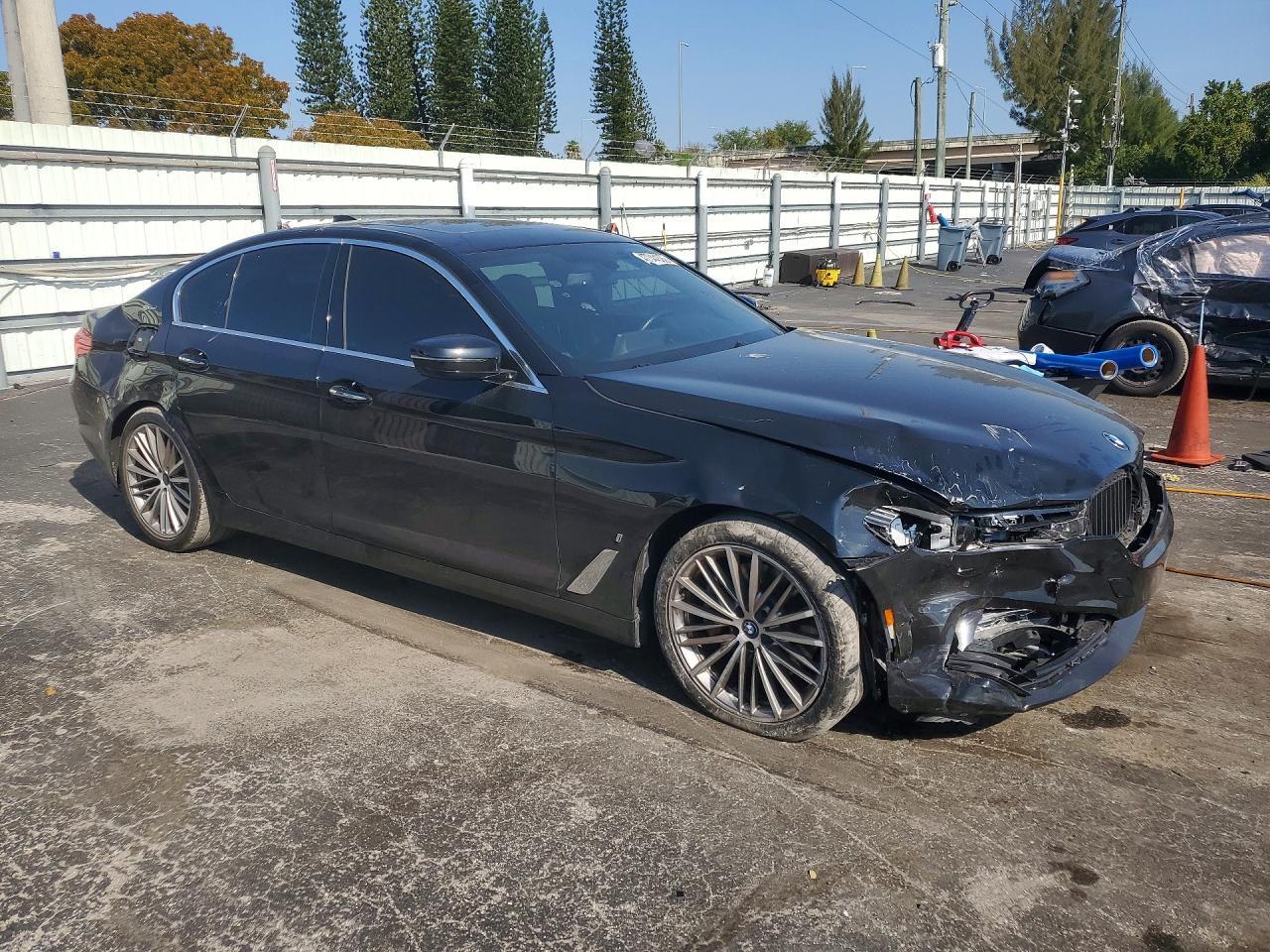 2018 BMW 530E - Фото 4