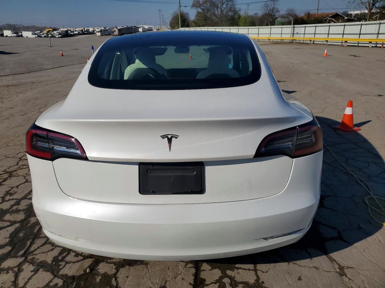2023 Tesla Model 3 - Image 6