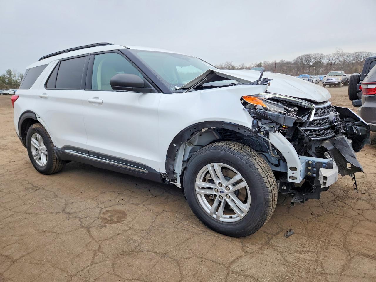 2023 Ford Explorer Xlt - Image 4