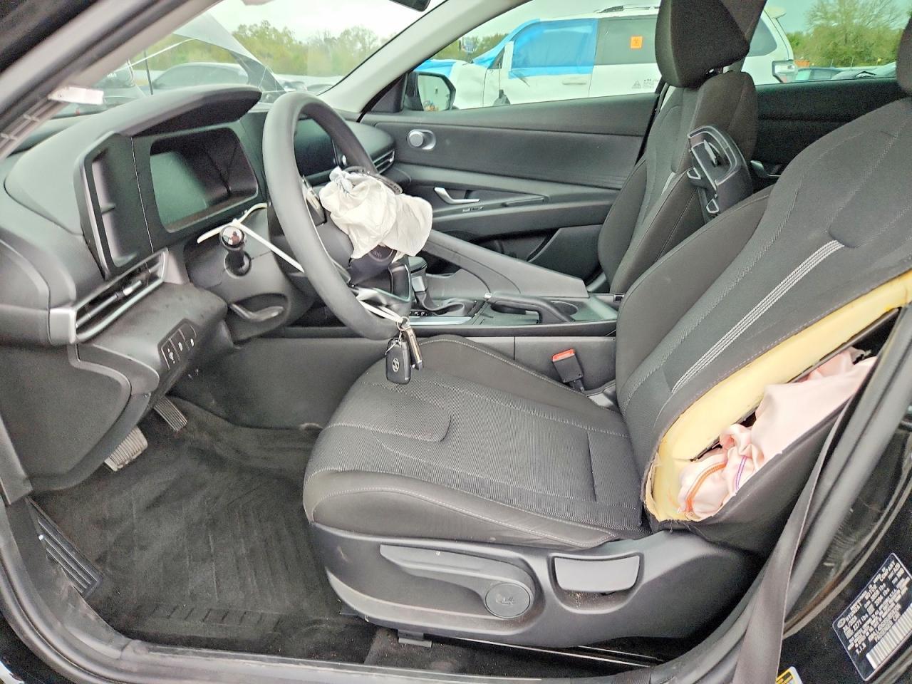 2025 Hyundai Elantra Se - Фото 7