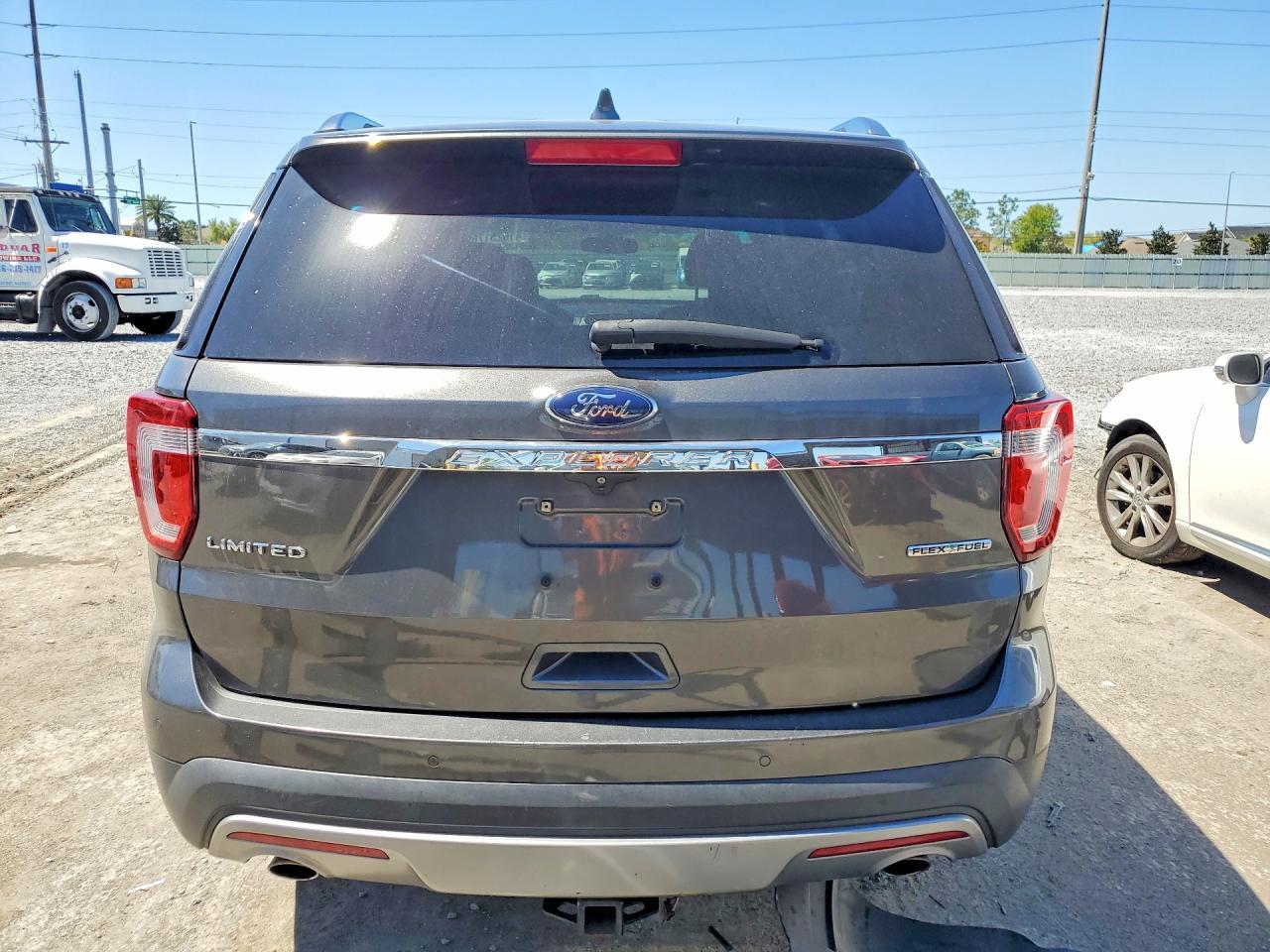 2016 Ford Explorer Limited - Image 6
