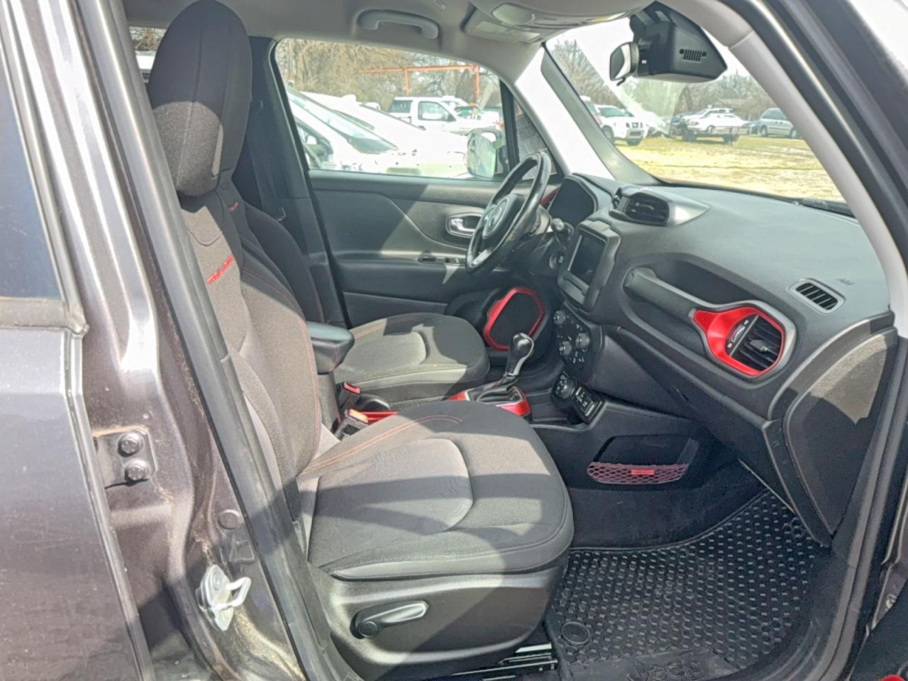 2018 Jeep Renegade Trailhawk - Image 5