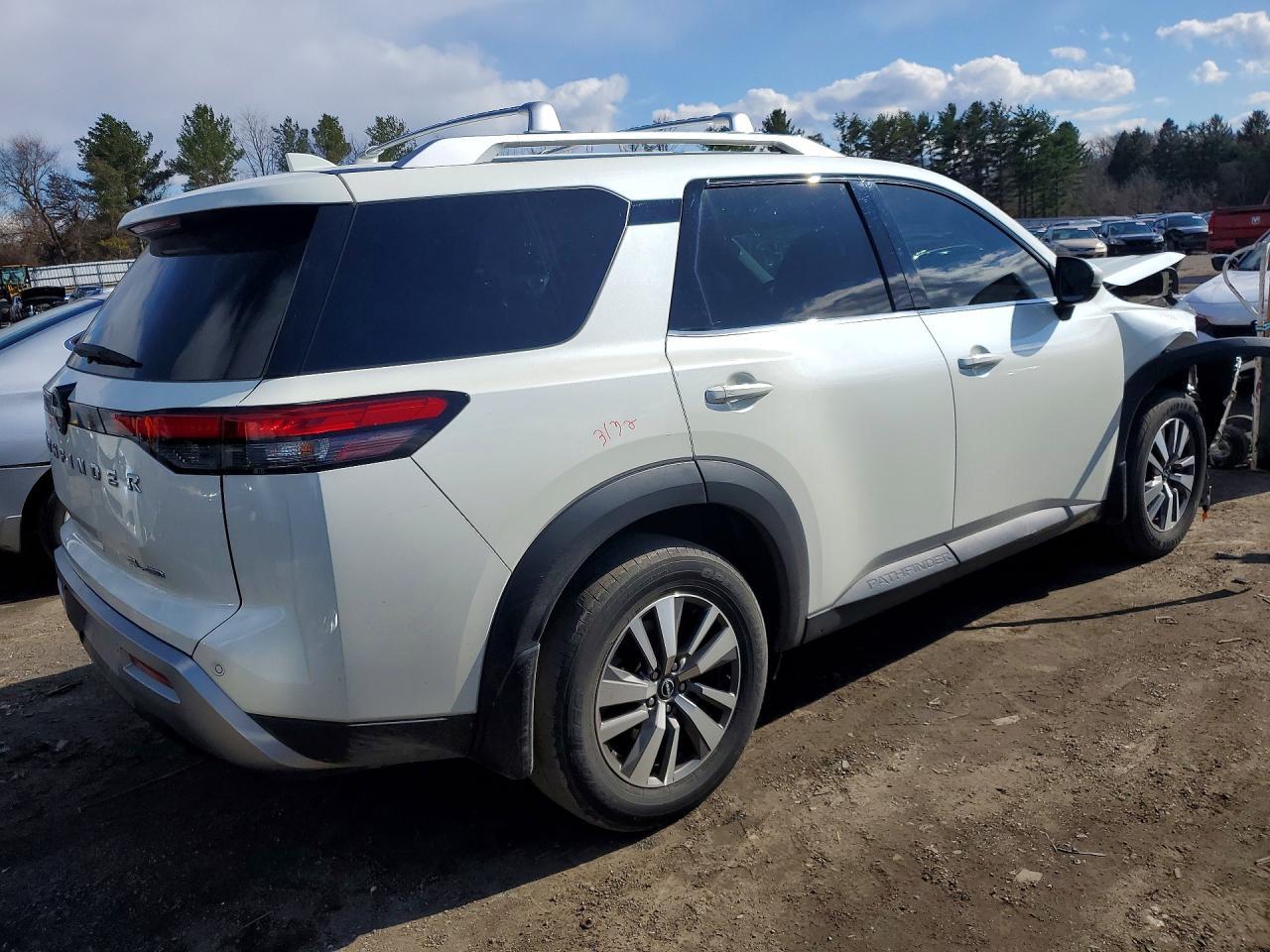 2023 Nissan Pathfinder Sl - Фото 3
