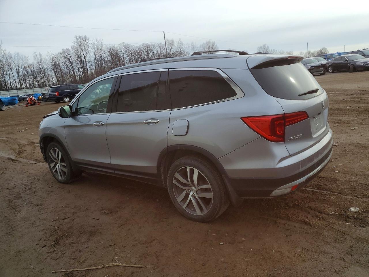 2017 Honda Pilot Elite - Image 2
