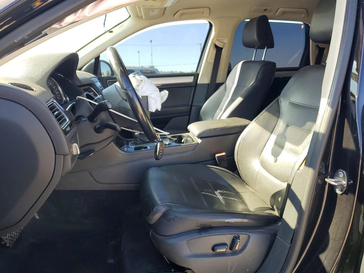 2015 Volkswagen Touareg V6 - Image 7