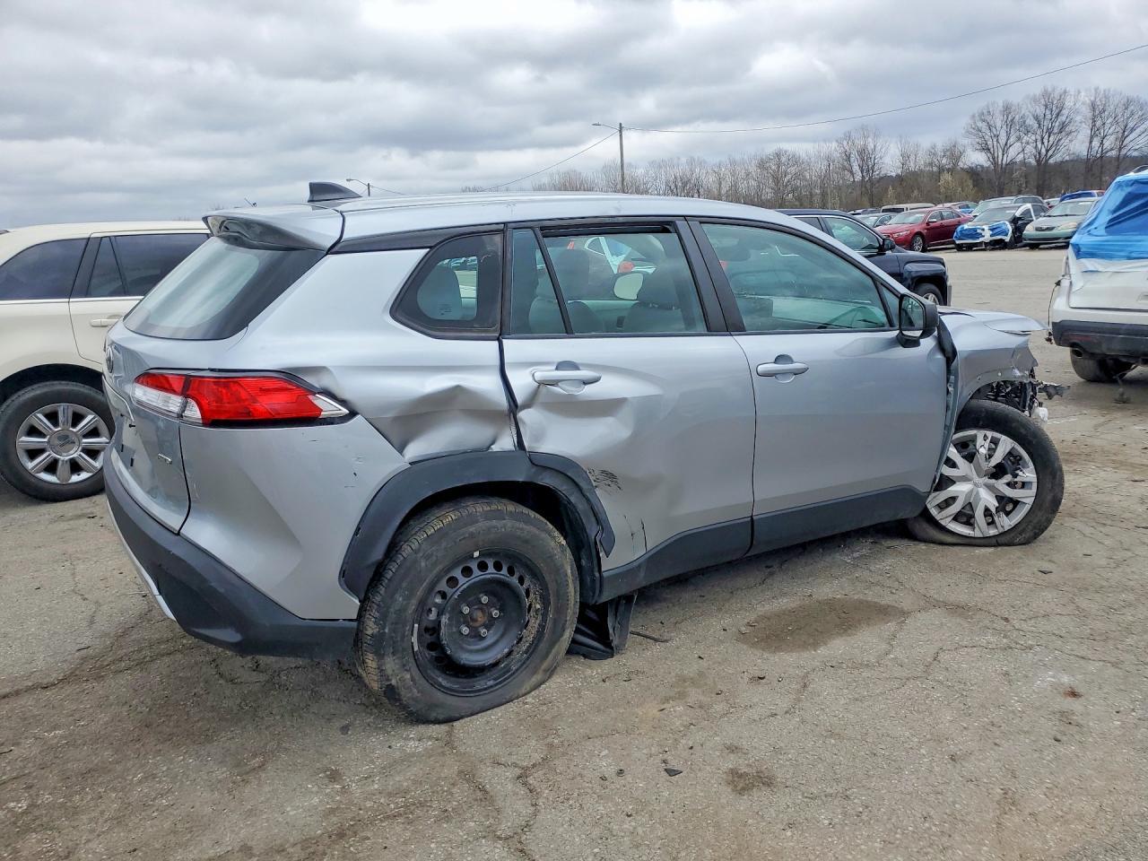 2022 Toyota Corolla Cross L - Image 3