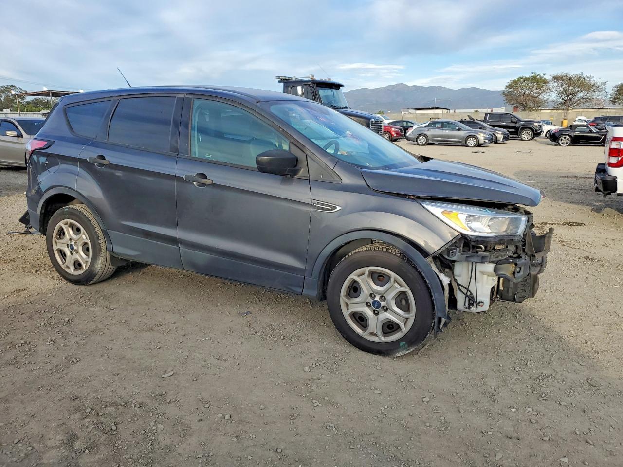 2017 Ford Escape S - Фото 4